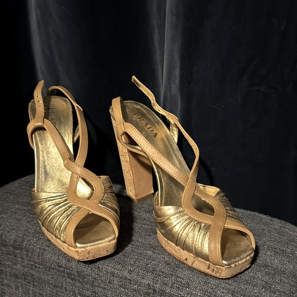 Prada shoes, gold High heel sandals. - Picture 4 of 11
